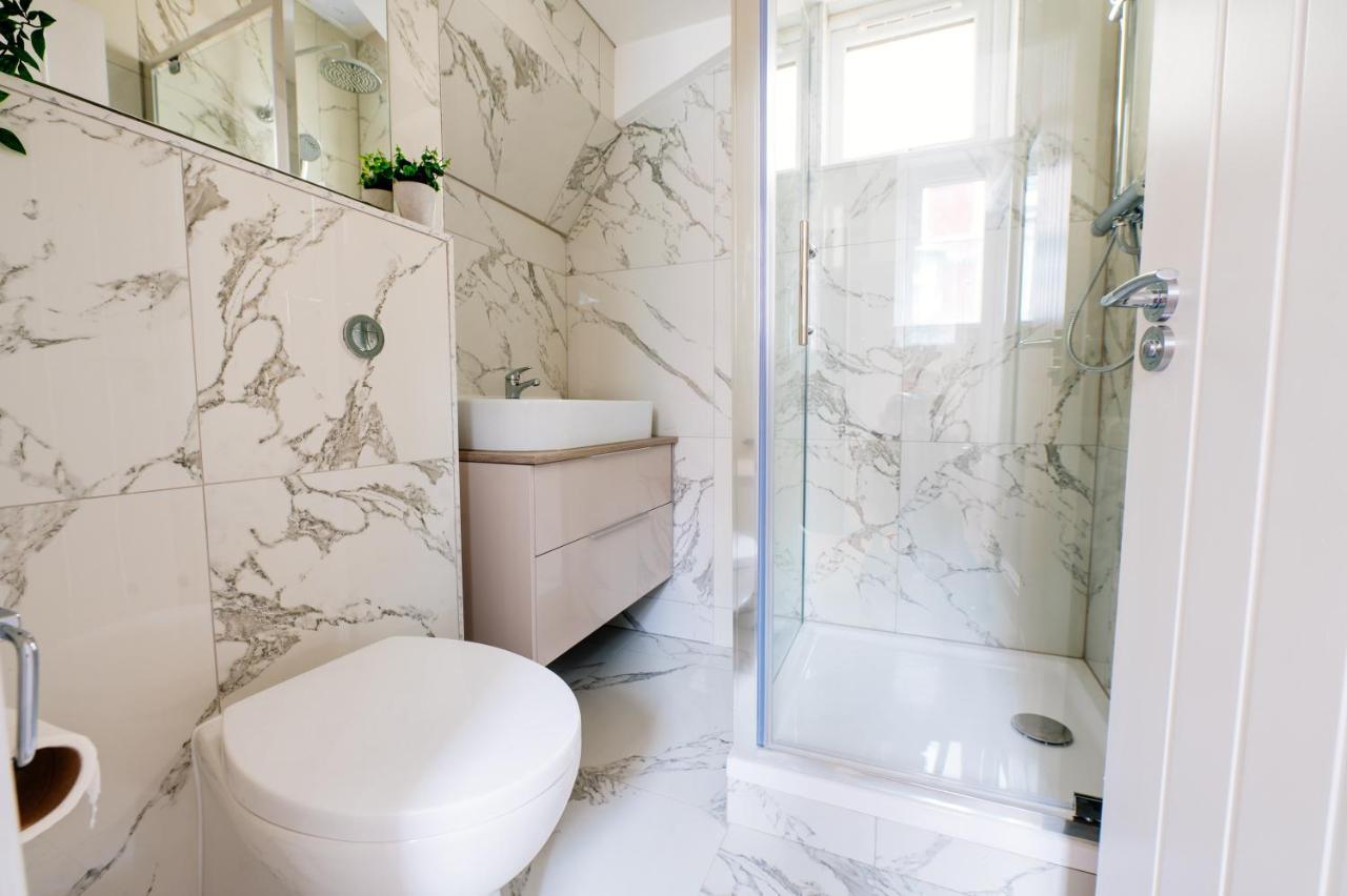 35a Howard Gardens - Centre Apartment *