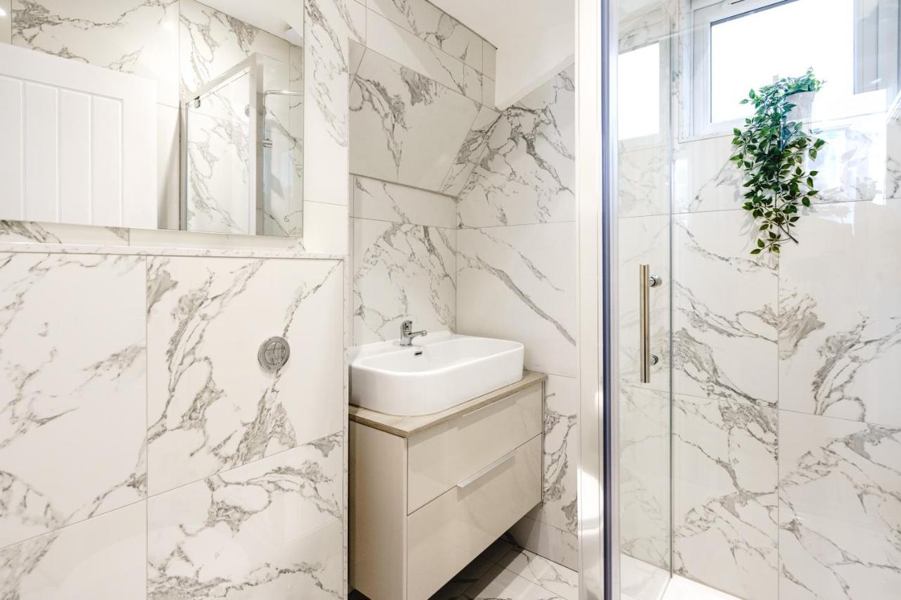 35a Howard Gardens - Centre Apartment
