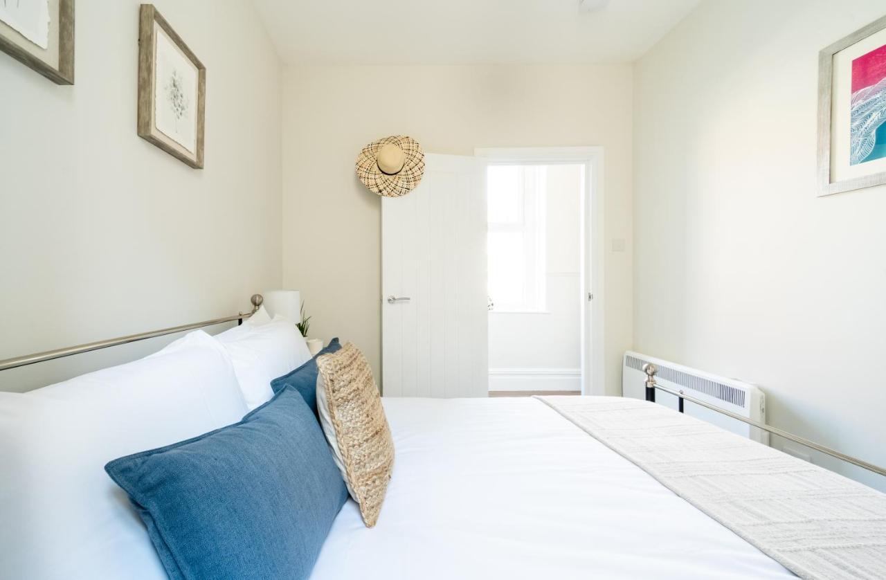 35a Howard Gardens - Centre * Cardiff