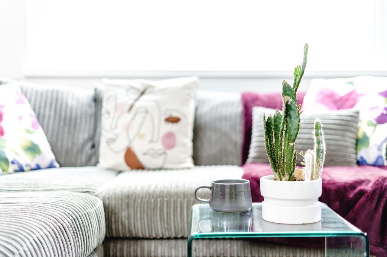 35a Howard Gardens - Centre