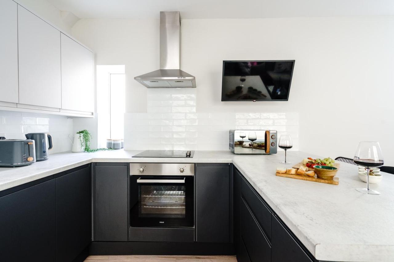 35a Howard Gardens - Centre Apartment