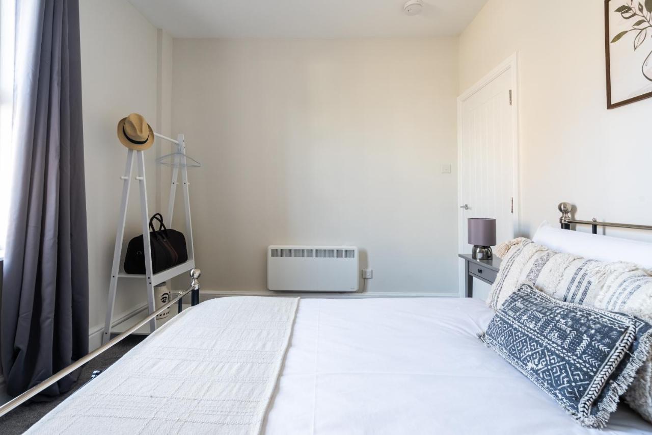 35a Howard Gardens - Centre Apartment *
