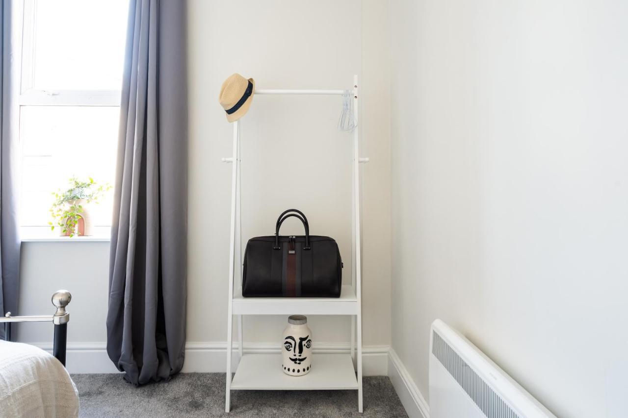 35a Howard Gardens - Centre Apartment *