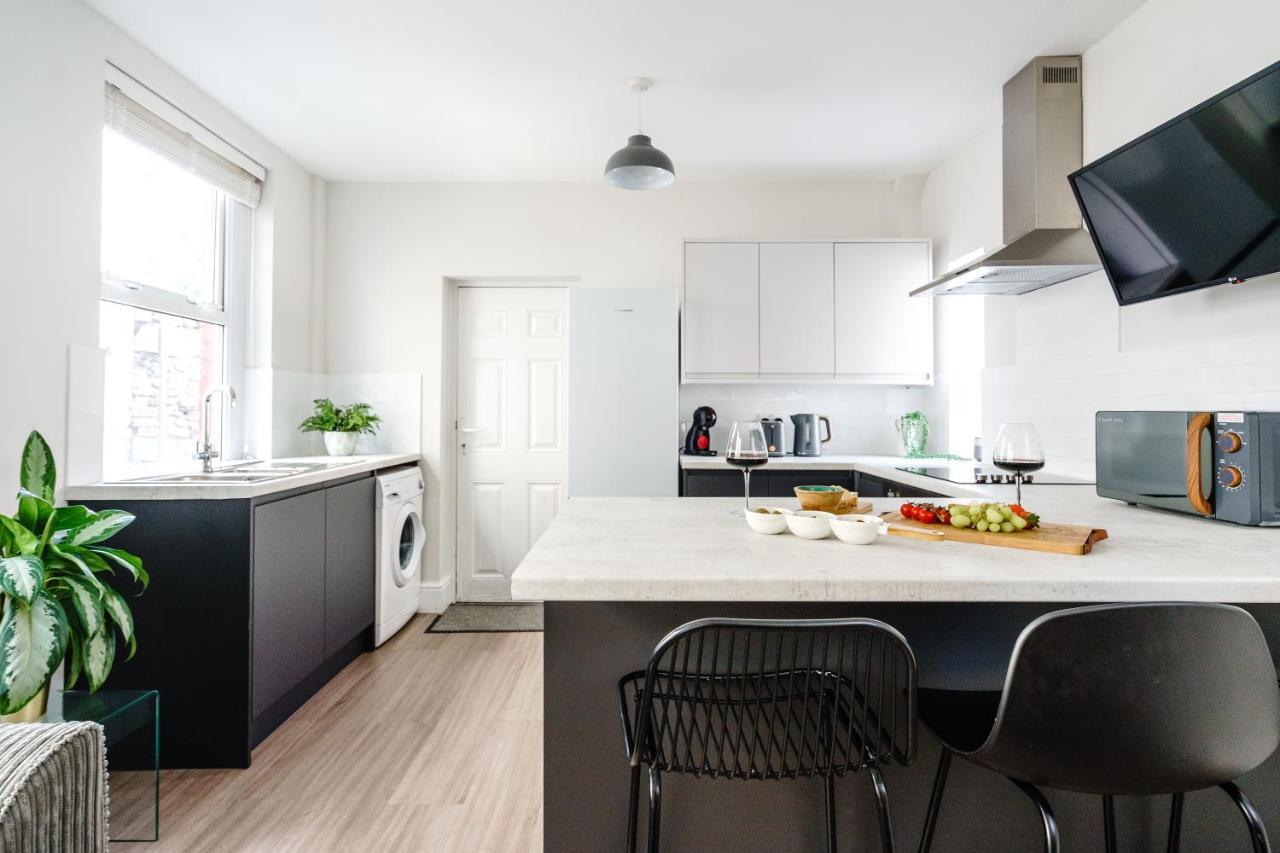 35a Howard Gardens - Centre Apartment