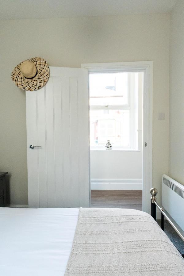 35a Howard Gardens - Centre Apartment *