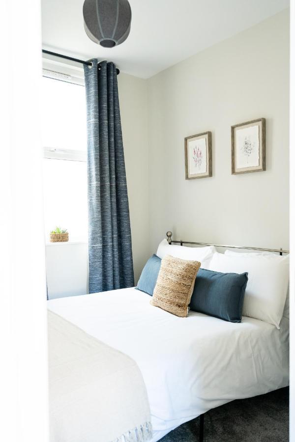 35a Howard Gardens - Centre * Cardiff